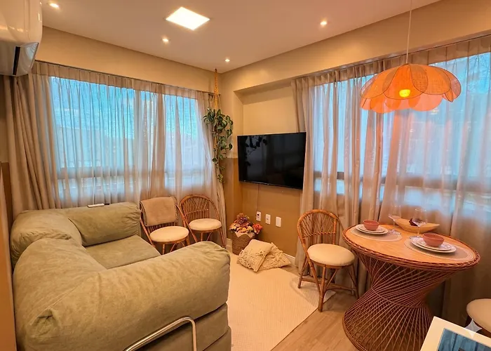 Refúgio na Praça 19 Elegância a 3min da Vila e das Piscinas Naturais!
